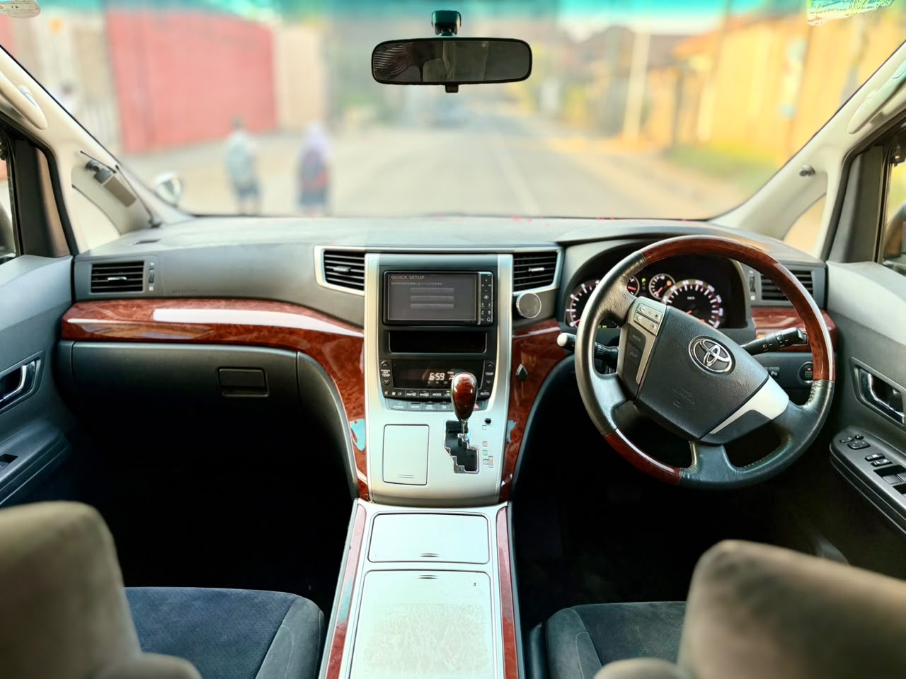 TOYOTA VELLFIRE thumbnail 6